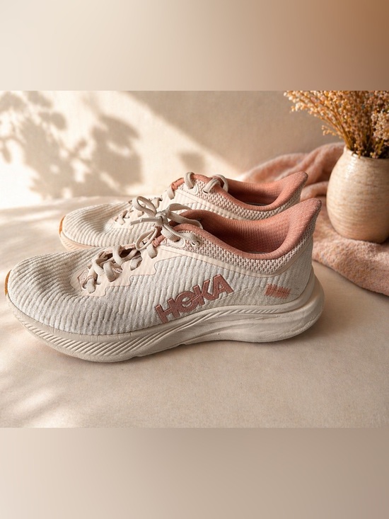 Hoka Shoes - Hoka Women's Running Shoes in Cream and Blush size 8.5